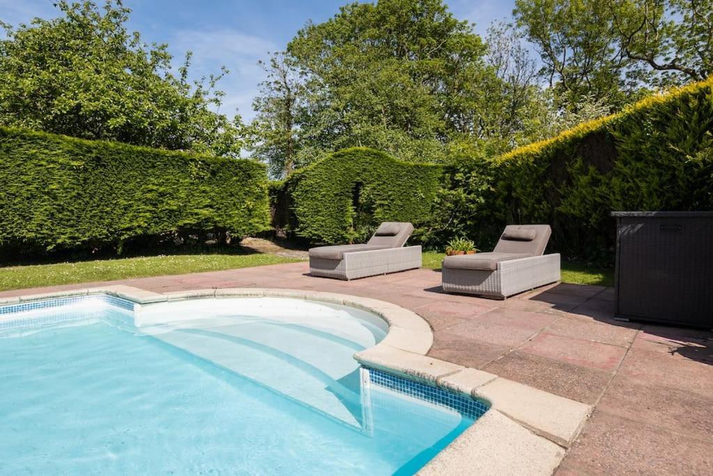 Plas Newydd With Swimming Pool, Fire Pit, And Log Fires Villa Rhiw Exterior foto